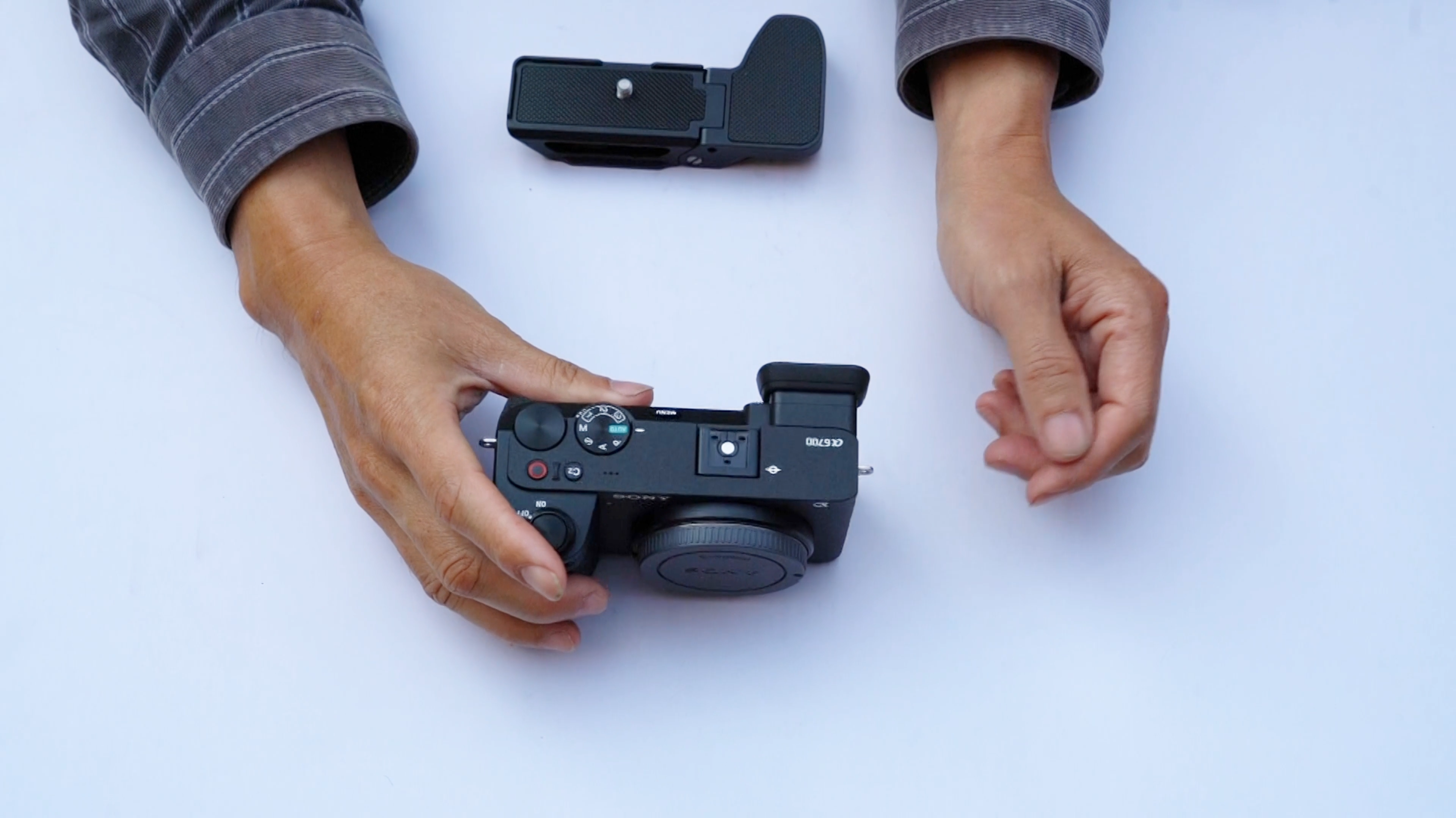 WEPOTO Camera Grip for Sony A6700 – Aluminum Alloy Side Handle with Arca-Swiss Plate & Quick-Release Battery Door, for Video/Vlogging/Stable Shooting