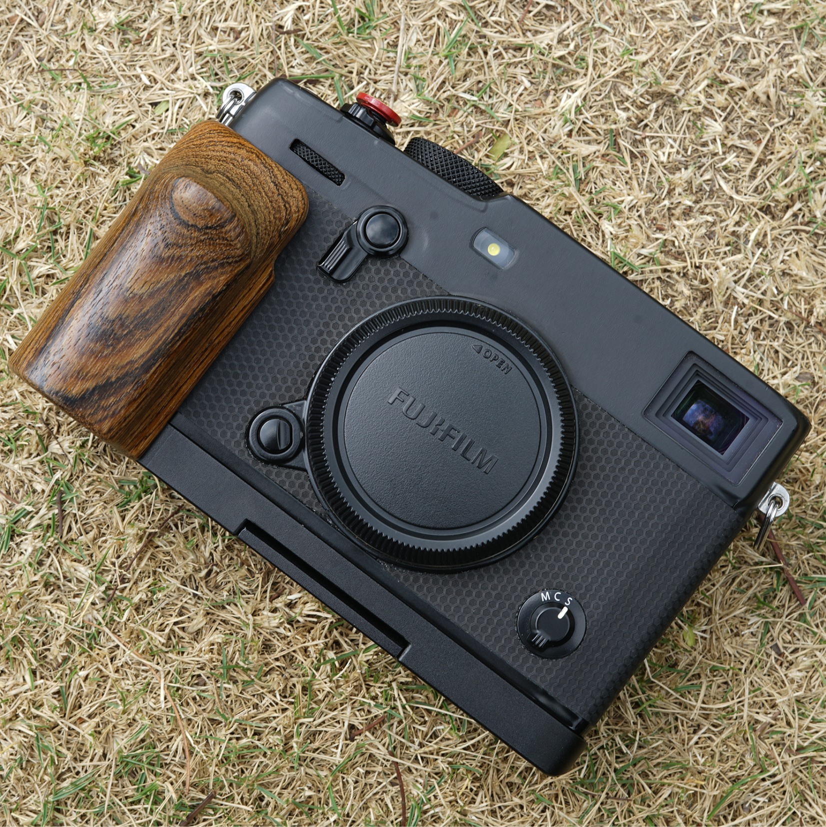 Fujifilm X-PRO3 Cameras Handgrip Expansion Grip with Quick Release Plate for Arca Release clip, Lightweight Handle