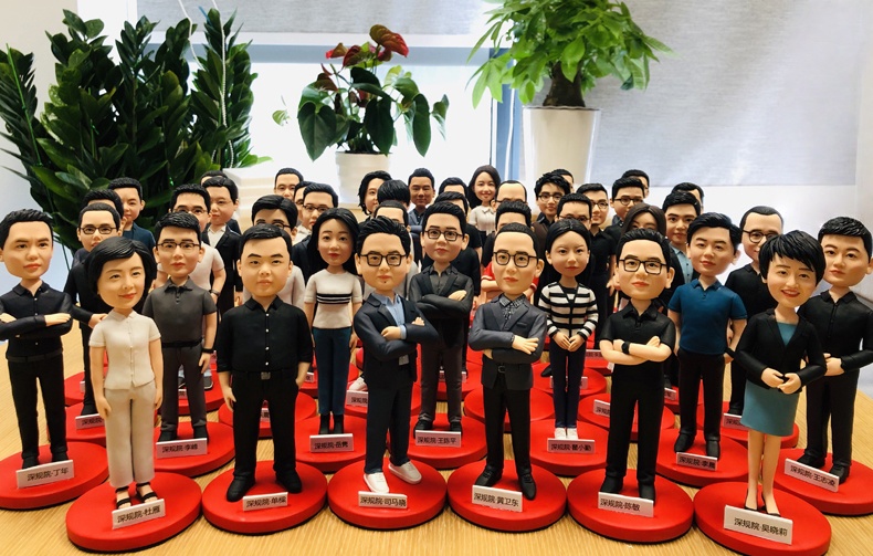 Custom Graduation Gift - Creative Surprise Souvenir for Birthdays/Weddings/Team Events - Clay Figurine Portrait Doll