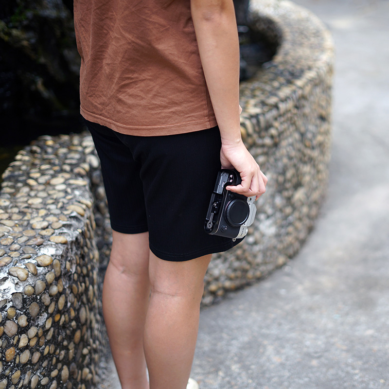 wepoto GP-XT50 Silicone L-Shape Hand Grip for FUJIFILM X-T50 Camera, Aluminum Alloy Base with Built-in Arca Quick Release Plate, Ergonomic Handle, Shutter Buttons & Hot Shoe Cover with Level – black